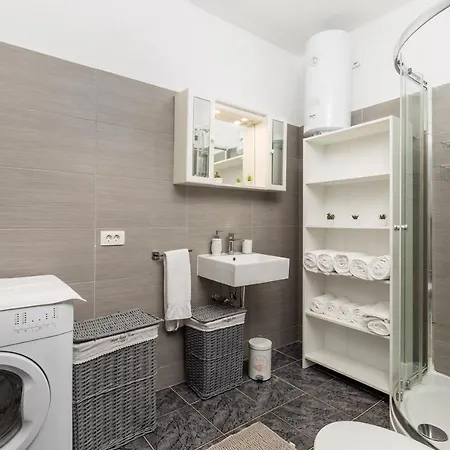 Urban Jungle Central Apartman Апартаменты Опатия