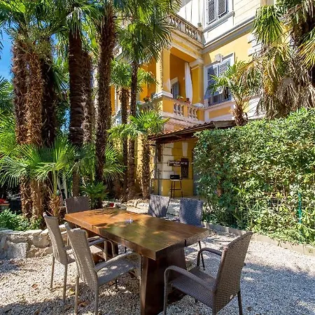 Appartamento Urban Jungle Central Apartman *